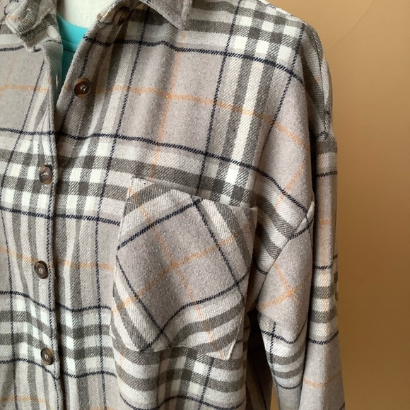 C'EST MOI Beige Plaid Shirt Jacket O/S - Picture 5 of 11